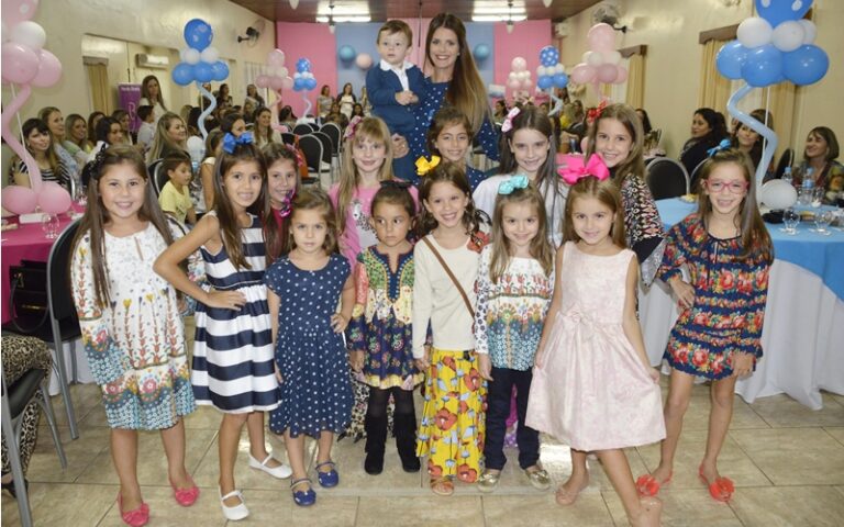 Desfile João e Maria – Happy Hour das Senhoras do 2° RC Mec