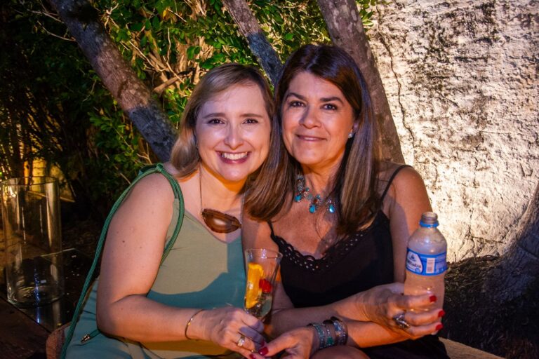 Adriana Duval e Cláudia Vargas da Silva.