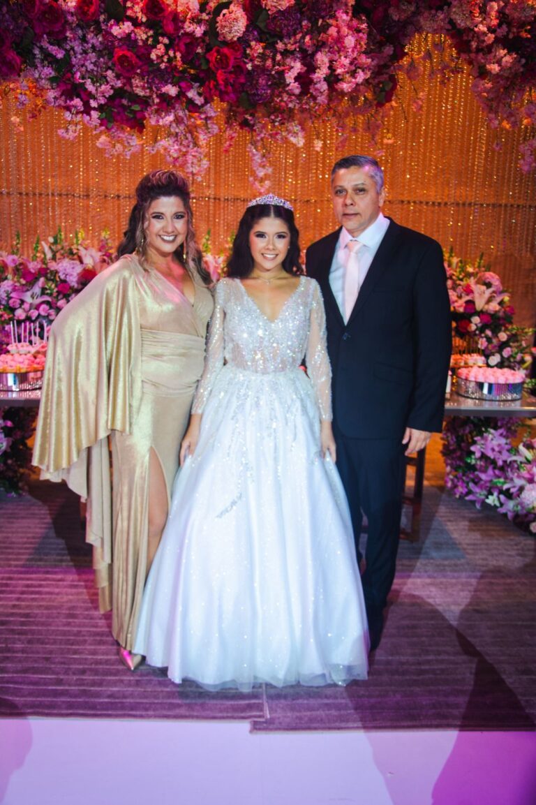 Todos lindos Claudia, Lara e Álvaro