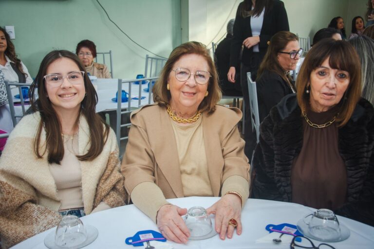 Carolina e Elisabete Bauer e Tânia Camargo
