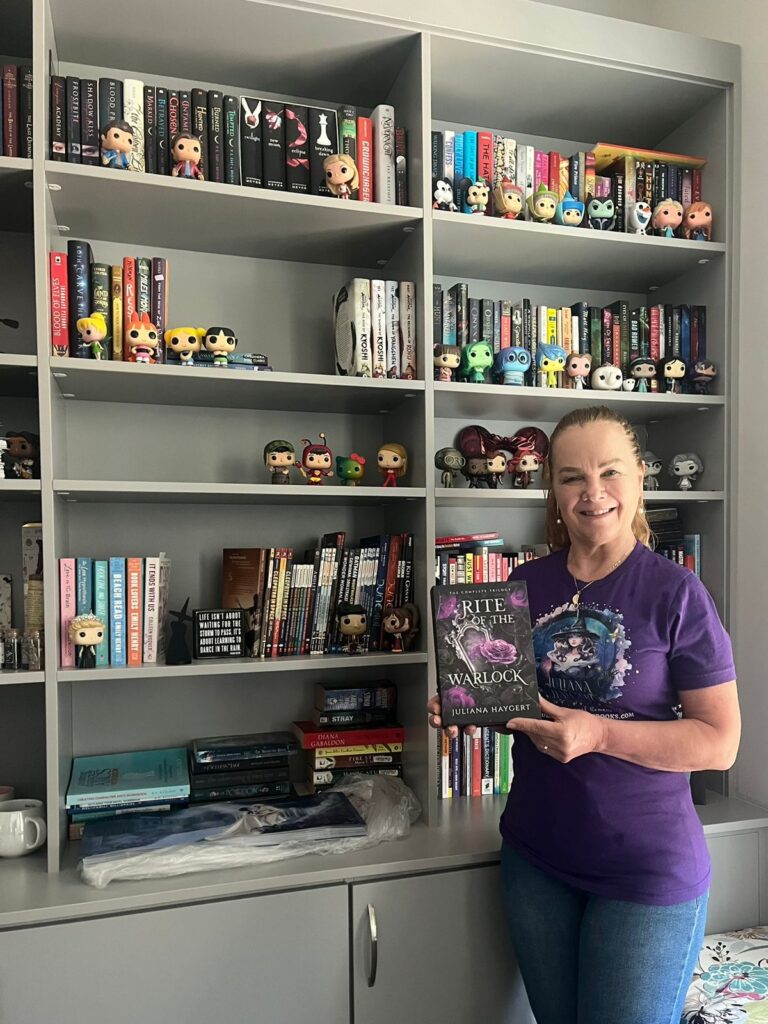 Diretora Silvana visita a filha, escritora de sucesso internacional, nos Estados Unidos