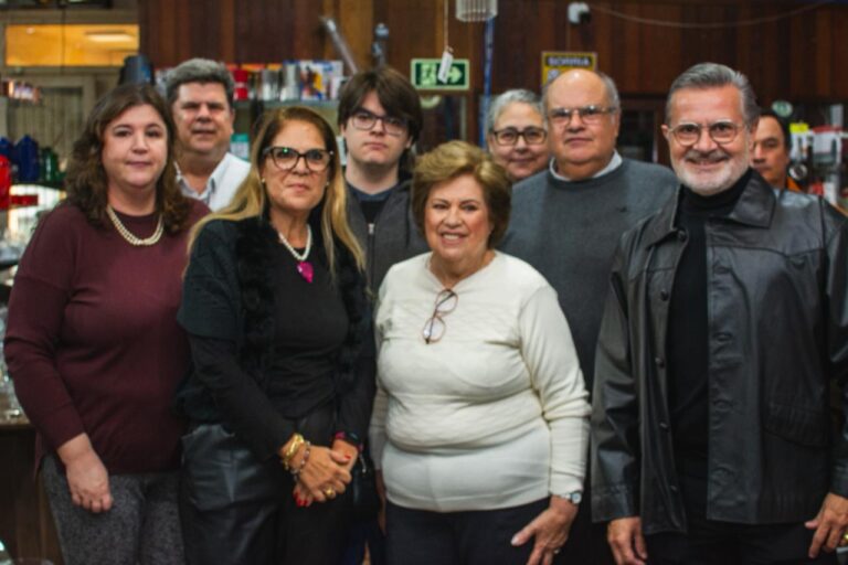 A Família brindou