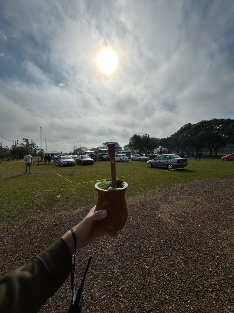Entre carros e chimarrão