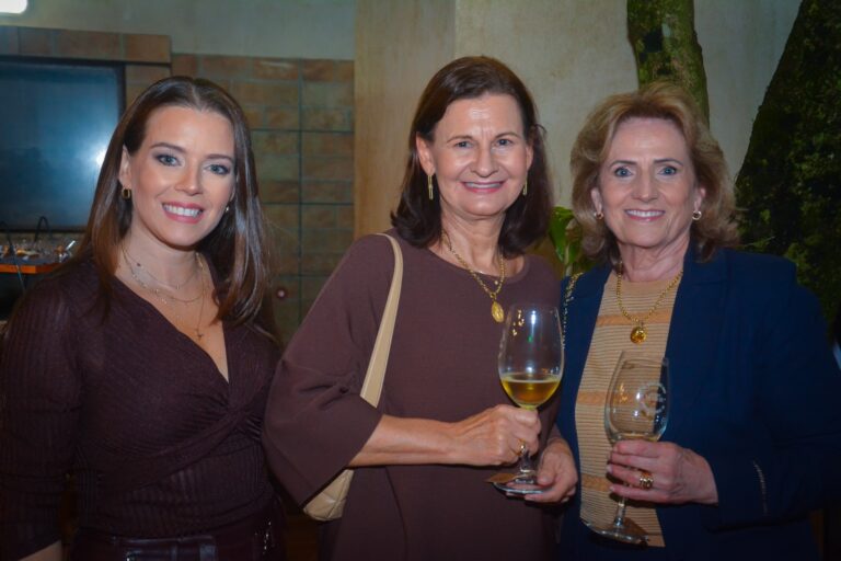 Estela, Iza e Dolair