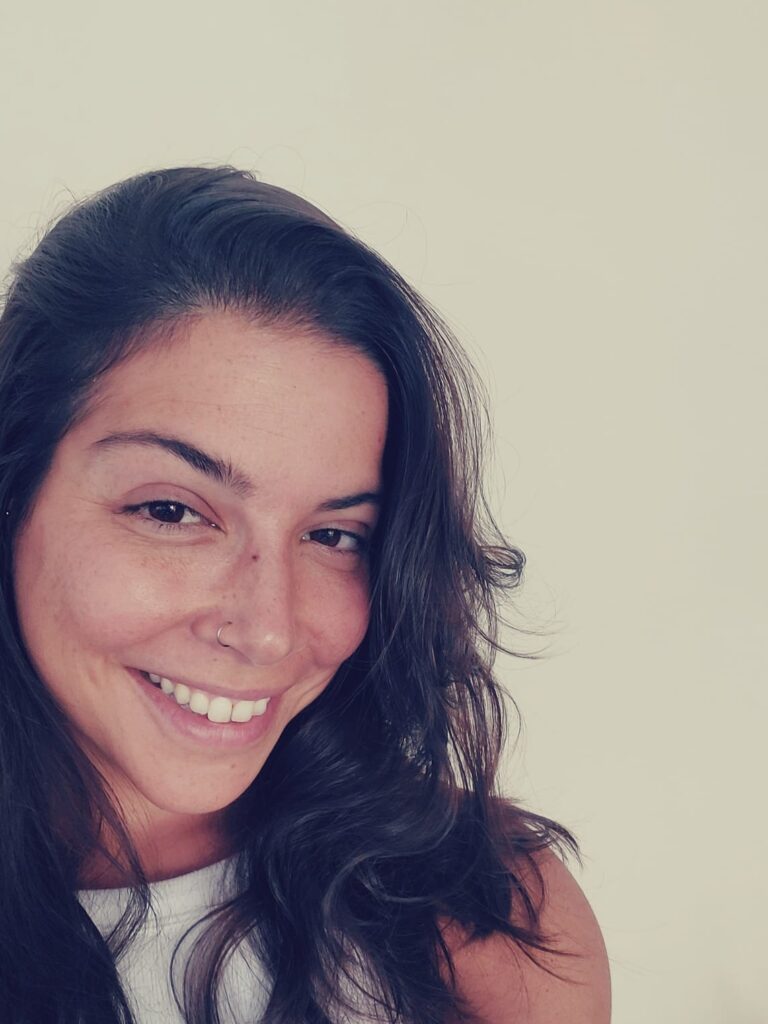 Isabela Goulart lança sua primeira obra literária