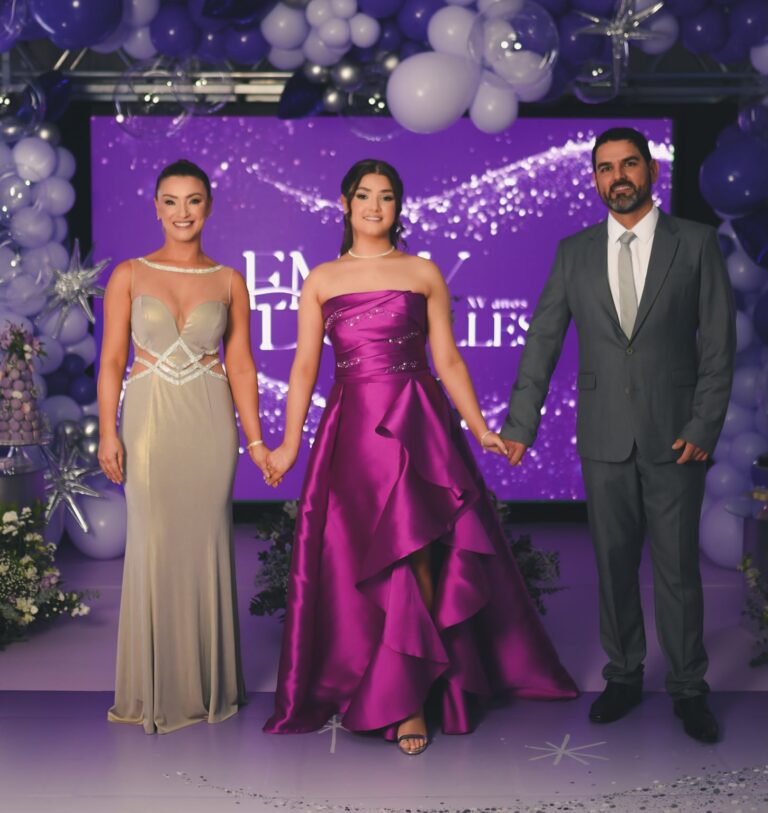 Emily Dornelles celebra seus 15 anos