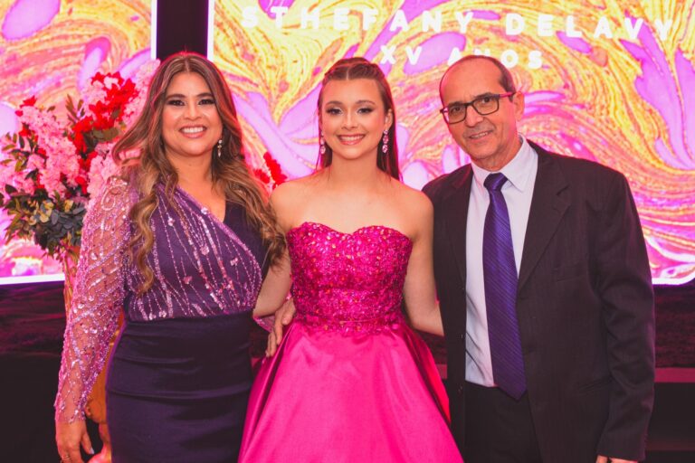 Sthefany Delavy celebrou seus 15 anos em uma noite inesquecível!